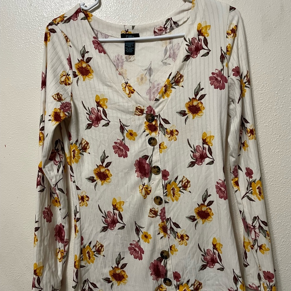 White flower Long sleeve